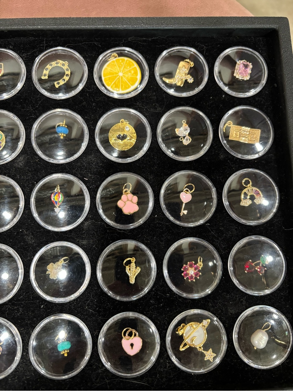 Designer charms and more. 51 pieces - Picture 7 of 10